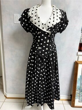 NWOT VTG 100% Cotton by Avon cap sleeve, double breasted buttons, midi length